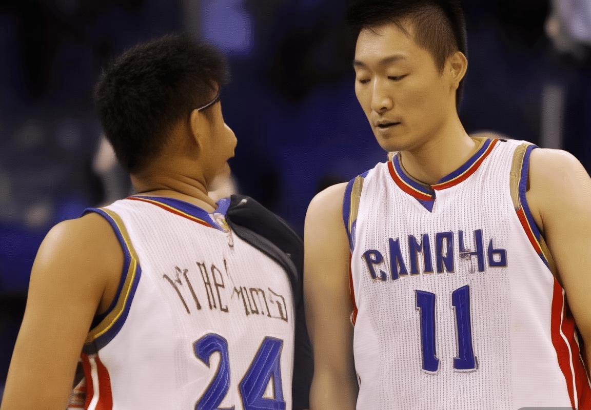 NBA传奇对决：保罗与艾弗森经典瞬间解析